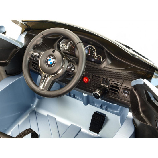 BMW X6 M s 2.4G ovladačem, čalouněnou sedačkou, AUX, TF, USB, STŘÍBRNÉ LAKOVANÉ